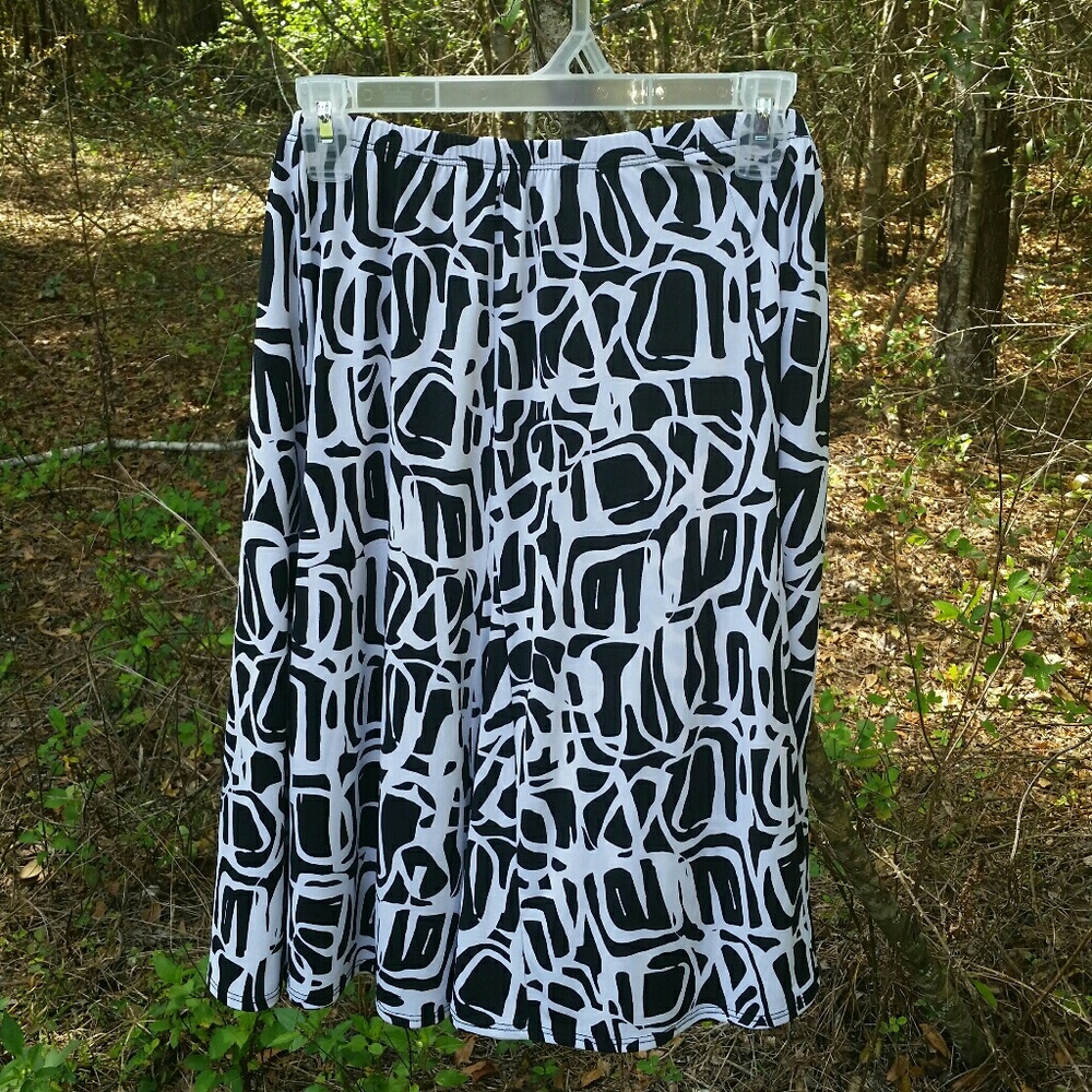 Signature by Robbie Bee Size 24W skirt